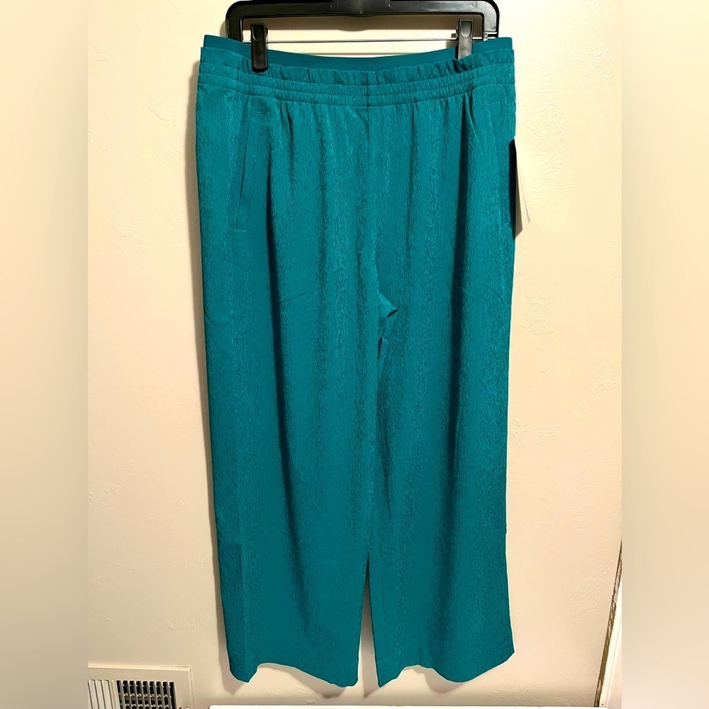 Athleta Echo Wide Crop Pant NWT Size 14 Tall Loungewear Active Minimalist Boho